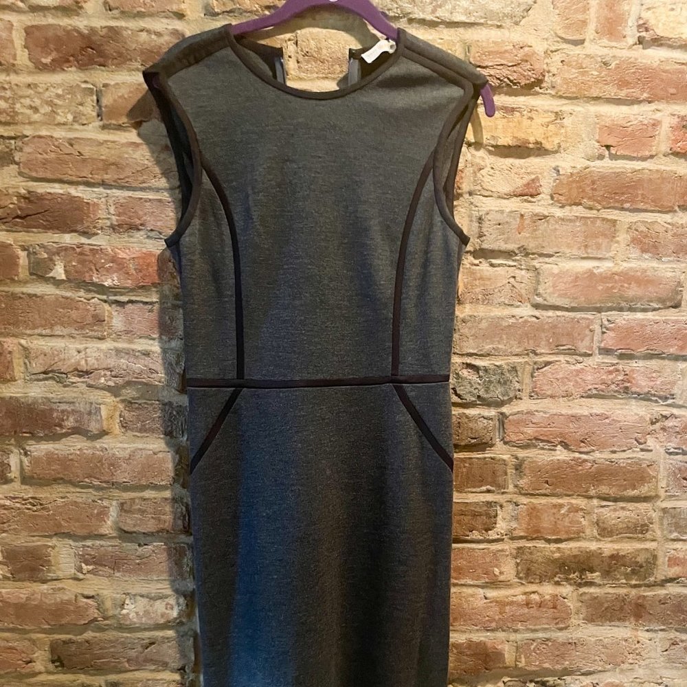 Perfect for work classic gray shift dress Tory Burch size 6